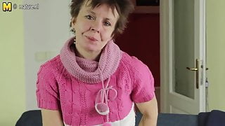 Skinny mature grandma works her hairy pussy